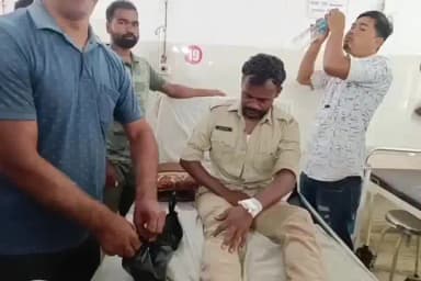 पाकरटांड: पाकरटांड़ कैरबेड़ा के पास बाइक की टक्कर से पुलिस जवान घायल, सदर अस्पताल में भर्ती