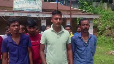 সাব্রুম: সাব্রুম মোটরস্ট্যান্ডে ছাড়পত্র সংগ্রহ নিয়ে বিবাদ,অফিসে তালা ঝুলিয়ে দিলো শ্রমিকরা