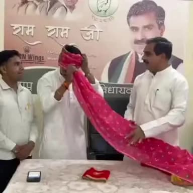 मुझे ब्लॉक अध्यक्ष सेवादल काग्रेस कालीपीठ नियुक्त होने के उपलक्ष मे निज निवास पर बुलाकर श्रीबापू सिहतवर जी पूर्व विधायक