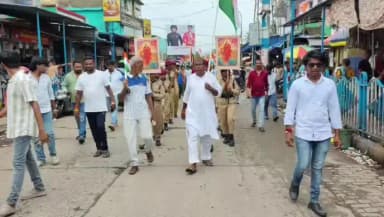 ক্যানিং ১: ক্যানিংয়ে বিজেপির 'হর ঘর তিরঙ্গা' যাত্রা ঘিরে চাঞ্চল্য, শহরে হল বর্ণাঢ্য মিছিল