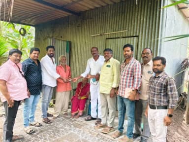 కొత్తపేట: అవిడి గ్రామ వృద్ధ దంపతుల కుటుంబానికి ఎమ్మెల్యే సత్యానందరావు వెంటనే వైద్య, ఆర్థిక సాయం