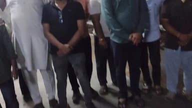 सोहागपुर: करनपुर निवासी शिक्षक श्री उमेश ठाकुर ने अपने भाई स्व. दीपक ठाकुर की सातवी पुण्यतिथि पर जरूरतमंदों को कराए भोजन