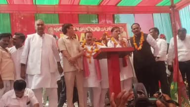 अतरौली: दादो क्षेत्र में सपा की पीडीए महापंचायत आयोजित, पूर्व सांसद ने खाद संकट पर सरकार को घेरा