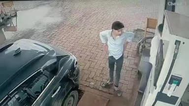 कोलारस: कोलारस में पेट्रोल भरवाकर बिना भुगतान कर भागे कार सवार, CCTV में कैद हुई घटना