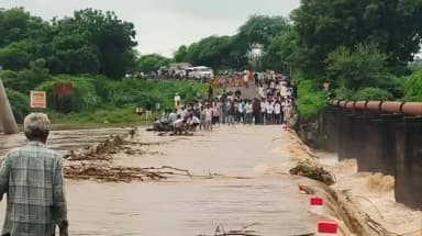 खरगौन: खरगोन में ओढ़ल नदी उफनी, बाढ़ के कारण तीन गांवों का संपर्क टूटा