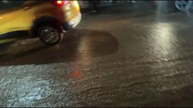 सांगानेर: दिल्ली रोड स्थित मानबाग चौराहे के पास गहरे गढ़ों में अनियंत्रित होकर बस डिवाइडर से टकराई, सवारियों में मची चीख-पुकार