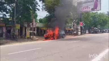 गौरीगंज: गौरीगंज में खड़ी कार में लगी भीषण आग, भाजपा नेता की कार जलकर हुई राख, दमकल के देर से पहुंचने पर उठे सवाल