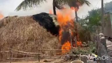 బాపట్ల: బచ్చలపాలెంలో అగ్ని ప్రమాదం, రెండు వరిగడ్డివాములు దగ్ధం.. మంటలను అదుపు చేసిన ఫైర్ అధికారులు