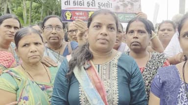 નવસારી: કાંઠા વિસ્તારમાં જે પુર આવ્યા હતા ત્યાં ઝીંગા ના તળાવ બાબતે ગ્રામજનો આવેદન આપવા આવ્યા હતા મહિલા એ આપી માહિતી
