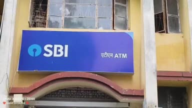 लोहरदगा: लोहरदगा में SBI ATM में कार्ड बदलकर ₹53,878 की ठगी, पुलिस CCTV फुटेज से संदिग्ध की तलाश में जुटी