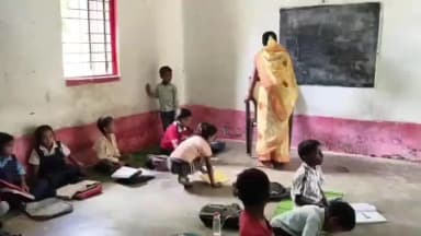 बजाग: भीतर टोला सैटेलाइट प्राथमिक शाला में गांव की बहू बिना किसी पद वेतन जिम्मेदारी के पढ़ा रही बच्चों को,सराहनीय पहल