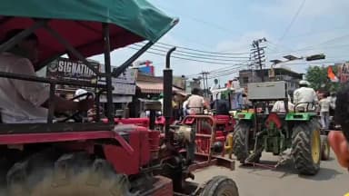 मुज़फ्फरनगर: मुजफ्फरनगर में गरजी किसानों की ट्रैक्टर क्रांति, तिरंगे के साथ सड़कों पर उतरे सैकड़ों किसान, राकेश टिकैत ने भरी हुंकार