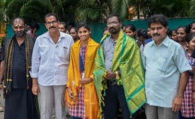 మండపేట: మండపేటలో 50 కేజీల పాత పేపర్లతో అతి పెద్ద జాతీయ పతాకం తయారయ్యింది