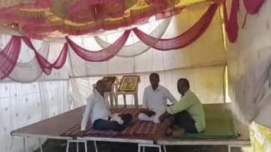 वाशिम: दापुरी कालवे येथील रस्त्यासाठी भारतीय दलित पँथरचा एल्गार;
अशोक कांबळे यांचे आमरण उपोषण सुरू
