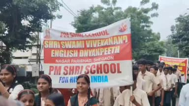 शेगाव: शेगावात हर घर तिरंगा अभियानाअंतर्गत शहरातील प्रमुख मार्गावरून तिरंगा रॅली