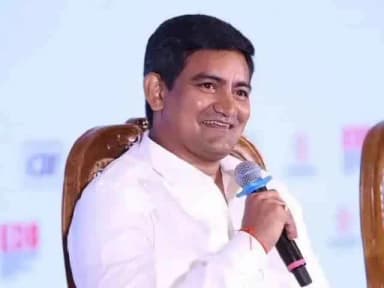 విజయనగరం అర్బన్: సహాయక సంఘాలకు AP గ్రామీణ బ్యాంక్ సడలింపులు ఇవ్వడాన్ని విజయనగరంలో అభినంధించిన మంత్రి కొండపల్లి శ్రీనివాస్