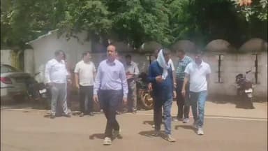शिवपुरी नगर: शिवपुरी में बसों के पहिए थमने की चेतावनी: अवैध टैक्सियों और ई-ऑटो के समानांतर संचालन से आक्रोश, एसपी से लगाई गुहार