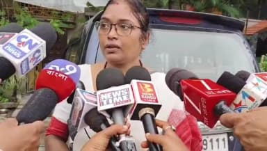 ব্যারাকপুর ২: “আইনের পথেই যাব”, নির্মল ঘোষের গ্রেফতারি নিয়ে মুখ খুললেন মেয়ে সন্ধ্যা