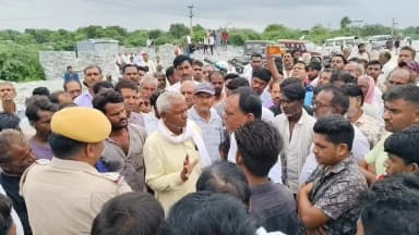 रामगंजमण्डी: कुंभकोट खदान हादसे में 16 लाख रुपए मुआवजे पर धरना समाप्त, पोस्टमार्टम के बाद परिजनों को सौंपा गया शव
