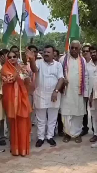 खजनी: बेलघाट में भव्य तिरंगा यात्रा, देशभक्ति के नारों से गूंजा कस्बा