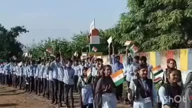 सरमथुरा: नन्हे-मुन्ने स्कूली बच्चों में दिखा देशभक्ति का जज्बा, तिरंगा रैली से गूंजा बड़ागांव