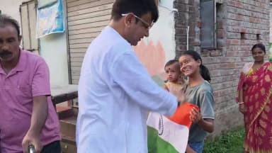 সারেঙ্গা: বড়জোড়া মন্ডল ওয়ান থেকে মালিয়াড়ায় ১৫ আগস্টের জন্য তিরঙ্গা বিতরণ