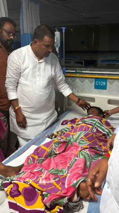 భువనగిరి: బ్రహద్భాగ వేపచెట్టు కొమ్మ కూలి హలిమా మృతి, పలువురు విద్యార్థులకు గాయాలు