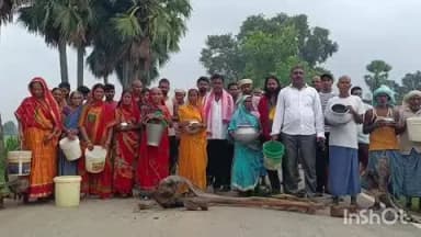 घोसी: डहरपुर गांव में भीषण जल संकट एवं नल जल योजना के फेल होने के कारण ग्रामीणों ने किया सड़क जाम