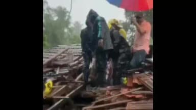 पालघर: वसई येथे कौलारू घर कोसळून ढिगार्याखाली अडकून जखमी झालेल्या वृद्ध महिलेचा उपचारादरम्यान मृत्यू