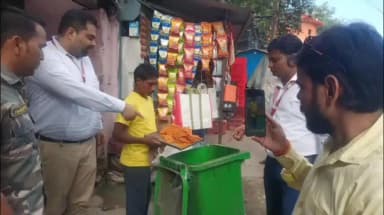 कोडरमा: झुमरी तिलैया में खाद्य सुरक्षा पदाधिकारी ने भोजनालय से बासी मुर्गा मांस, दुकान से मिलावटी हल्दी नष्ट कराई