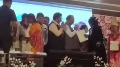 देवळी: देवळीत महाआरोग्य शिबिराचा उत्साहात समारोप; आरोग्य सेवकांचा सन्मान