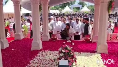 लातूर: लोकनेते विलासराव देशमुखाच्या स्मृतींना बाभळगावात भावपूर्ण आदरांजली ,१४ व्या स्मृतिदिनानिमित्त विलासबाग येथे जनसागर लोटला