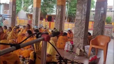 बेंगाबाद: बेंगाबाद में पांच कुंडीय गायत्री महायज्ञ, सैकड़ों श्रद्धालुओं ने आहुति देकर सुख-समृद्धि की कामना की