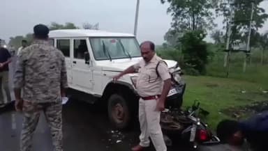 रन्नौद: रन्नौद में बोलेरो ने बाइक सवार चार युवकों को रौंदा, एक की मौत, तीन गंभीर घायल