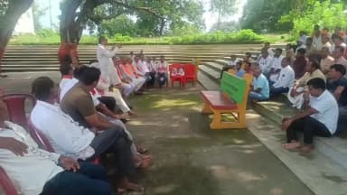 देवरी: लकड़गढ़ा में देवरी प्रखंड के तीनों मंडल अध्यक्षों के संयुक्त नेतृत्व में भाजपा नेताओं व कार्यकर्ताओं की बैठक हुई
