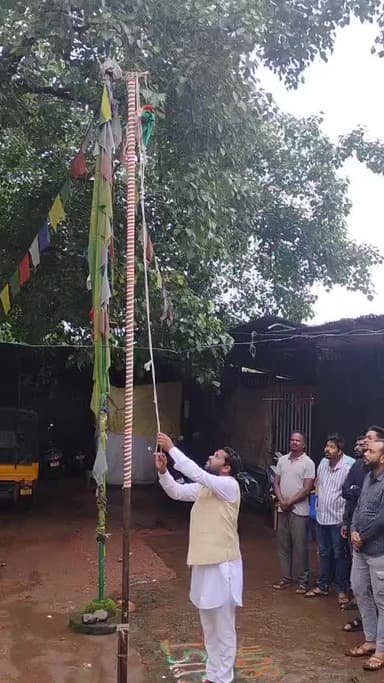 କୋରାପୁଟ: କୋରାପୁଟ ନେପାଳି ଖଟିରେ ଅଶିତମ ସ୍ୱାଧୀନତା ଦିବସ ପାଳିତ। ପତାକା ଉତୋଳନ କଲେ ଜିଲ୍ଲା କଂଗ୍ରେସ ସଭାପତି