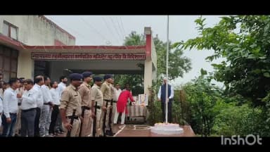 त्योंदा: तहसील कार्यालय में स्वतंत्रता दिवस पर झंडावंदन किया गया