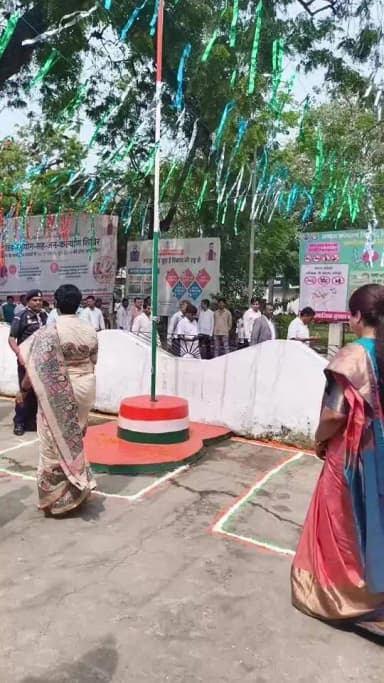 🔴🇮🇳 फेसबुक LIVE | स्वतंत्रता दिवस समारोह
उप विकास आयुक्त, औरंगाबाद कुमारी अनुपम सिंह द्वारा विकास भवन परिसर में झंडोत्तोलन किया जा रहा है।
इस अवसर पर संबंधित पदाधिकारी एवं कर्मी उपस्थित हैं।
🇮🇳 स्वतंत्रता दिवस के गौरवपूर्ण अवसर पर सभी को हार्दिक शुभकामनाएँ।
#स्वतंत्रता_दिवस #औरंगाबाद #झंडोत्तोलन #जयहिंदी