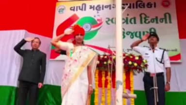 વાપી: મહાનગરપાલિકા ખાતે 80મા સ્વાતંત્ર્ય પર્વની ઉજવણી,મેયર દક્ષાબેન પટેલે ધ્વજવંદન કર્યું, વિકાસમાં સહભાગી થવા આહ્વાન