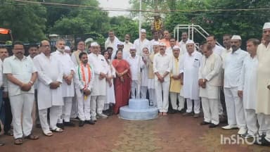 विदिशा नगर: नीमताल पर कांग्रेस ने किया झंडा वंदन, शहीदों को किया नमन