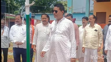 महुआडांड़: दुर्गा बारी मंदिर परिसर महुआडार में शनिवार सुबह 9:00 बजे ध्वजारोहण कार्यक्रम का आयोजन