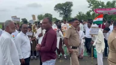 धामणगाव रेल्वे: स्वातंत्र्यदिनी गिरोली ग्रामस्थांचा रस्त्यासाठी एल्गार; रस्ता रोको आंदोलन