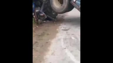 हैदरगढ़: गोसाईगंज क्षेत्र में दर्दनाक हादसा, ट्रैक्टर पलटने से चार लोगों की मौत, अचकामऊ से ईट लादकर ले जाते समय हुआ हादसा