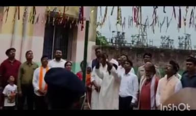कलियासोल: कलियासाल अंचल कार्यालय में गर्व से लहराया तिरंगा, देशभक्ति से सराबोर हुआ परिसर
*स्क्रिप्ट (100 शब्द):*
स्व