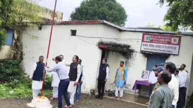 नारायणगंज: नारायणगंज में धूमधाम व हर्षोल्लास से मनाया स्वतंत्रता दिवस
जनपद अध्यक्ष ने किया ध्वजारोहण, सभी शासकीय कार्यालयों में शान