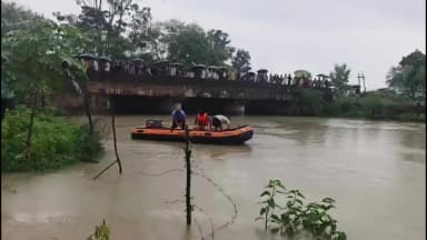 सिमरिया: सिमरिया में मछली पकड़ने गया युवक तेज बहाव में बहा, 15 घंटे से लापता, SDRF टीम रेस्क्यू में जुटी