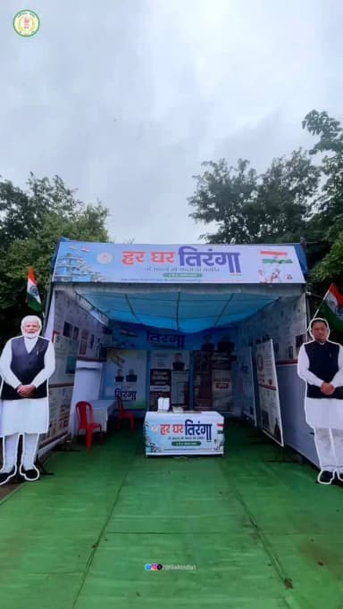 जिला प्रशासन एवं जनसंपर्क विभाग द्वारा विभाजन विभीषिका स्मृति दिवस पर कलेक्ट्रेट परिसर में प्रदर्शनी आयोजित की गई।
कलेक्टर श्री अमृत विकास तोपनो, जिला पंचायत सीईओ श्री वासु जैन सहित अधिकारियों, कर्मचारियों एवं आम नागरिकों ने प्रदर्शनी का अवलोकन किया।
प्रदर्शनी में वर्ष 1947 के भारत विभाजन, विस्थापन, संघर्ष और पीड़ितों की पीड़ा को छायाचित्रों के माध्यम से प्रदर्शित किया गया।
इस अवसर पर जनसंपर्क विभाग की मासिक पत्रिका ‘जनमन’ एवं अन्य प्रचार सामग्री का वितरण भी किया गया।
#saktidist
#sakti