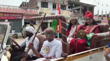 सैदपुर: बेनी सिंह इंका के 1600 बच्चों का हाथी-घोड़े संग जुलूस, सैदपुर में पूर्व विधायक ने की आगवानी