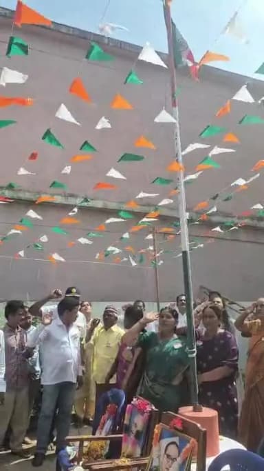 బయ్యారం: బయ్యారం మేజర్ గ్రామంలో జాతీయ జెండా అవమానం..సర్పంచ్ పై చర్యలు కోరుకుంటున్నారు