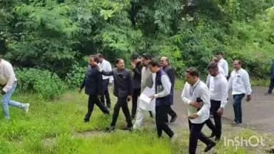 लातूर: पालकमंत्री शिवेंद्रसिंहराजे भोसले यांनी केली जिल्हाधिकारी परिसरात उभारण्यात येत असलेल्या नाट्यगृहाच्या कामाची पाहणी